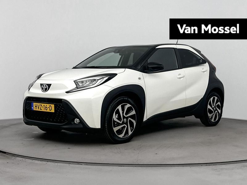 Wit Gebruikt 2025 Toyota Aygo X Pulse SUV | € 22.235 - Afbeelding 1/4