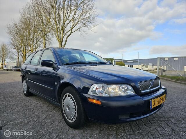 Blauw Gebruikt 2002 Volvo V40 Stationwagen | € 949 (Eerlijke prijs) - Afbeelding 1/4