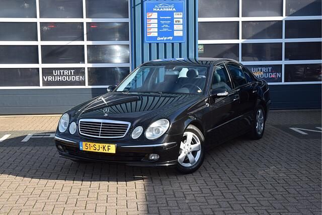 Zwart Gebruikt 2006 Mercedes E280 Avantgarde Sedan | € 4.250 (Eerlijke prijs) - Afbeelding 1/4
