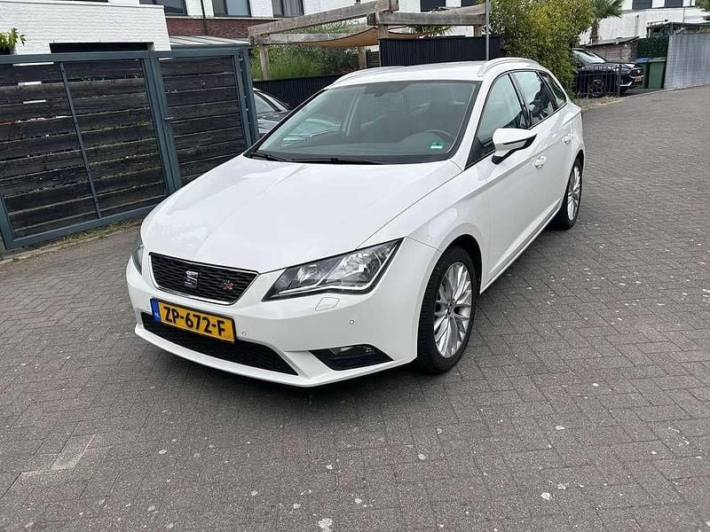 Wit Gebruikt 2016 Seat Leon Style Stationwagen | € 12.500 (Eerlijke prijs) - Afbeelding 1/4