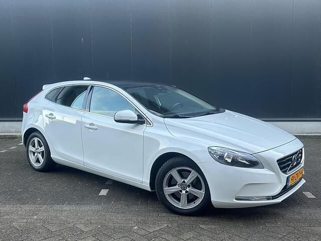 Occasion Volvo V40 Momentum 180 PK (132 kW) 2013 Wit Hatchback