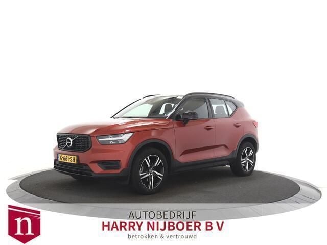 Rood Gebruikt 2019 Volvo XC40 R-Design SUV | € 29.700 (Eerlijke prijs) - Afbeelding 1/4