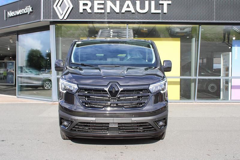 Noir (zwart mica) Gebruikt 2023 Renault Trafic Luxe Van | € 30.145 (Eerlijke prijs) - Afbeelding 1/4
