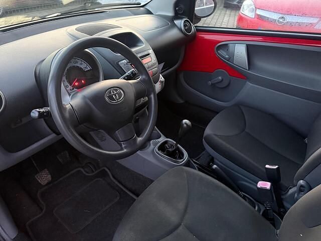 Occasion Toyota Aygo 68 PK (50 kW) 2010 Rood Hatchback