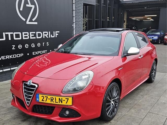 Occasion Alfa Romeo Giulietta Distinctive 170 PK (125 kW) 2011 Rood Hatchback