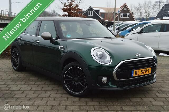 Groen, metallic lak Gebruikt 2018 Mini Cooper Clubman Business Stationwagen | € 17.450 (Iets duurder) - Afbeelding 1/4