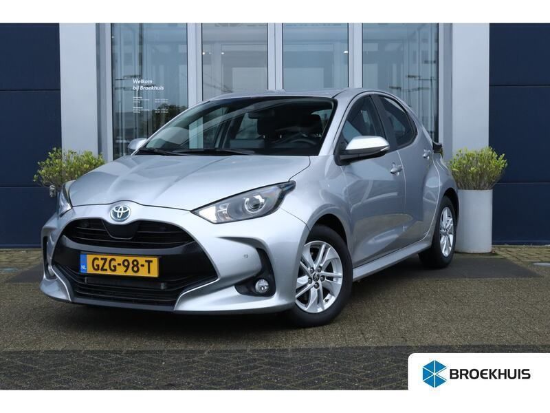 Grijs Gebruikt 2023 Toyota Yaris Active Hatchback | € 19.900 (Goede deal) - Afbeelding 1/4