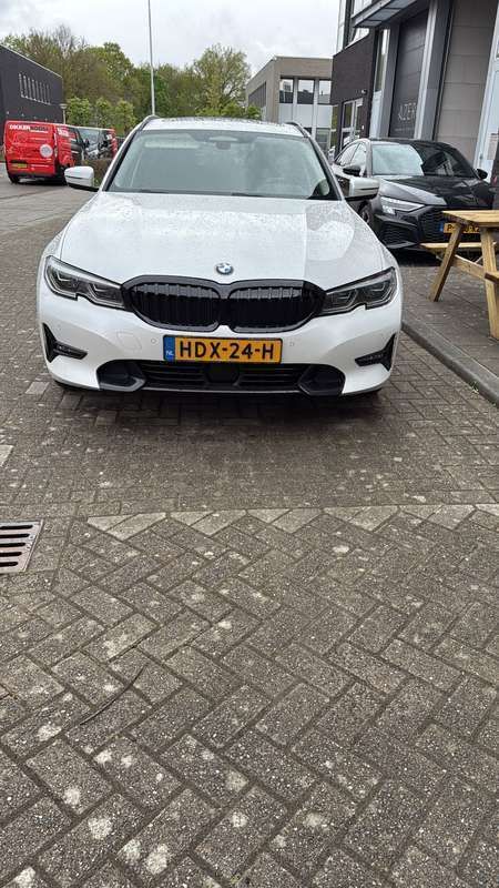 Wit Gebruikt 2021 BMW 330e Stationwagen | € 40.000 (Duur) - Afbeelding 1/4
