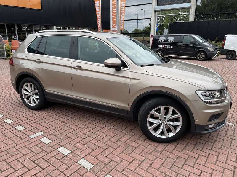Geel Gebruikt 2018 VW Tiguan Highline SUV | € 20.999 (Goede deal) - Afbeelding 1/4
