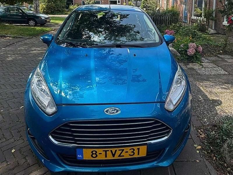 Blauw Gebruikt 2014 Ford Fiesta Titanium Hatchback | € 5.500 (Eerlijke prijs) - Afbeelding 1/4