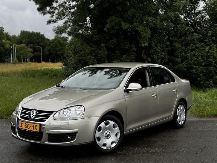 Beige Gebruikt 2006 VW Jetta Sportline Sedan | € 2.995 (Duur) - Afbeelding 1/4
