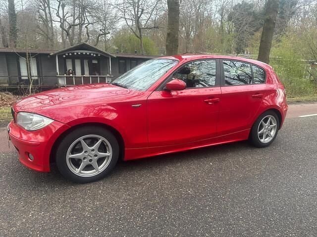 Rood Occasion 2006 BMW 116 Hatchback | € 2.350 (Goede deal) - Afbeelding 1/4