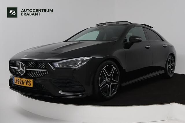 Zwart Gebruikt 2020 Mercedes CLA200 Business Sedan | € 33.945 (Eerlijke prijs) - Afbeelding 1/4