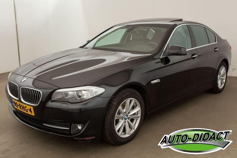 Zilver Gebruikt 2011 BMW 523 Executive Sedan | € 5.500 - Afbeelding 1/4