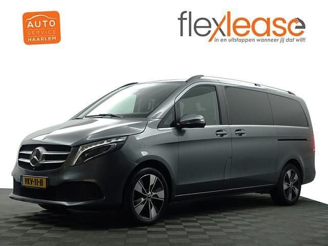 Grijs metallic Gebruikt 2020 Mercedes V300 MPV | € 49.900 (Eerlijke prijs) - Afbeelding 1/4