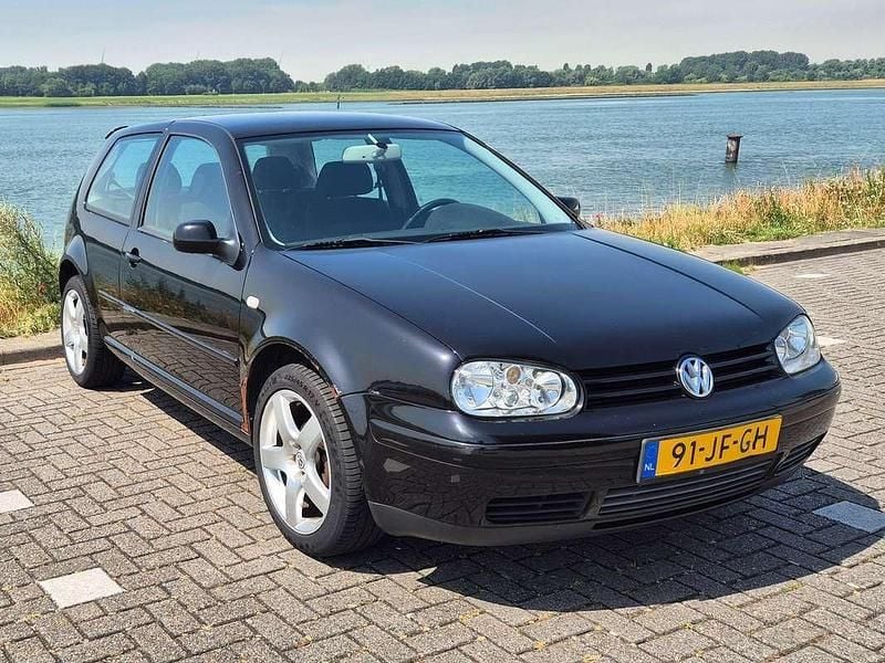 Zwart Gebruikt 2002 VW Golf IV Highline Hatchback | € 1.100 (Goede deal) - Afbeelding 1/4