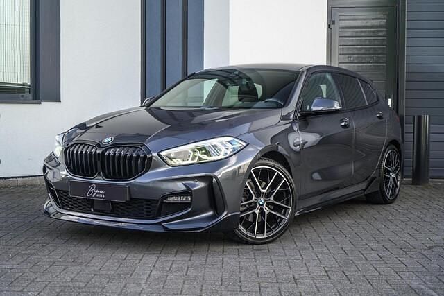 Grijs Gebruikt 2021 BMW 118 M Performance Hatchback | € 27.500 (Duur) - Afbeelding 1/4