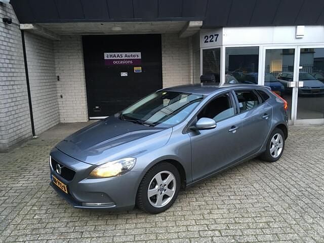 Grijs (metallic) Occasion 2016 Volvo V40 Kinetic Hatchback | € 4.999 (Super prijs) - Afbeelding 1/4