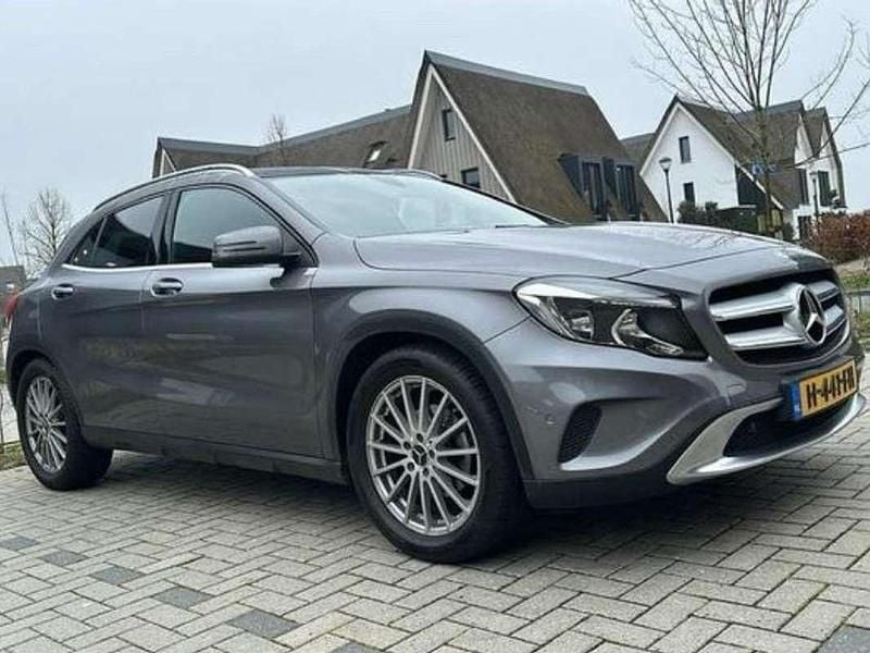 Grijs Gebruikt 2015 Mercedes GLA200 Ambition SUV | € 17.800 (Eerlijke prijs) - Afbeelding 1/4