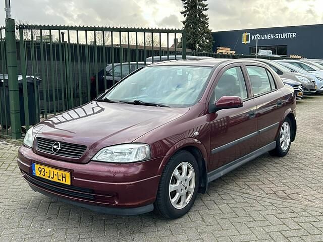 Occasion Opel Astra Edition 84 PK (61 kW) 2002 Rood Hatchback