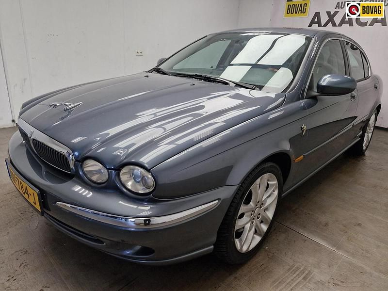 Grijs Gebruikt 2001 Jaguar X-type Executive Sedan | € 2.495 (Eerlijke prijs) - Afbeelding 1/4