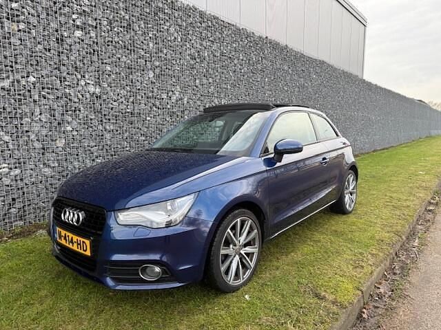 Blauw (metallic) Occasion 2011 Audi A1 Hatchback | € 7.795 (Eerlijke prijs) - Afbeelding 1/4