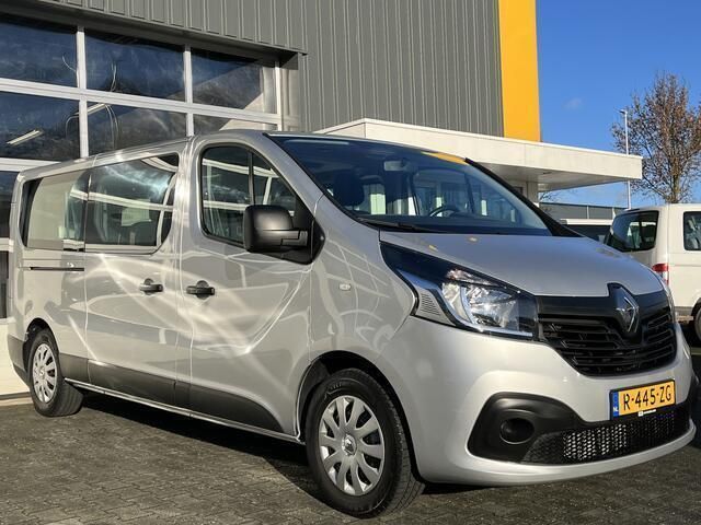 Grijs Gebruikt 2016 Renault Trafic Expression Van | € 23.950 - Afbeelding 1/4