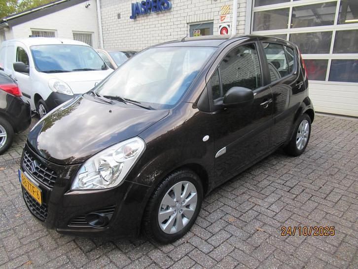 Bruin Occasion 2013 Suzuki Splash Comfort Hatchback | € 9.700 (Iets duurder) - Afbeelding 1/4