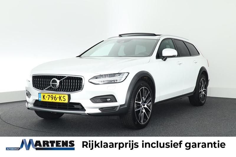 Wit Gebruikt 2021 Volvo V90 CC Pro Stationwagen | € 44.949 - Afbeelding 1/4