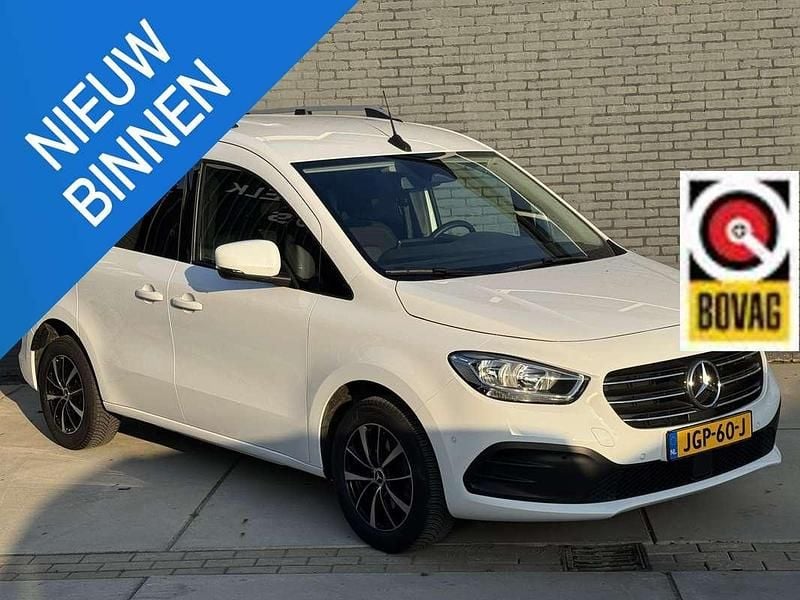 Wit Gebruikt 2023 Mercedes T180 MPV | € 39.500 - Afbeelding 1/4