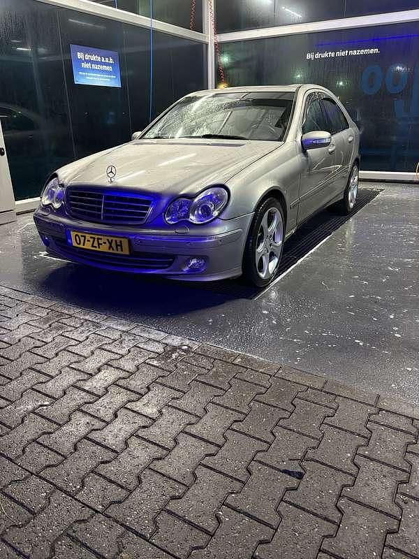 Grijs Occasion 2004 Mercedes C200 Sedan | € 2.495 (Goede deal) - Afbeelding 1/1