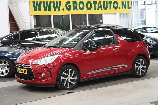 Rood, metallic lak Gebruikt 2014 Citroën DS3 Cabriolet Chic Cabriolet | € 5.444 (Super prijs) - Afbeelding 1/4