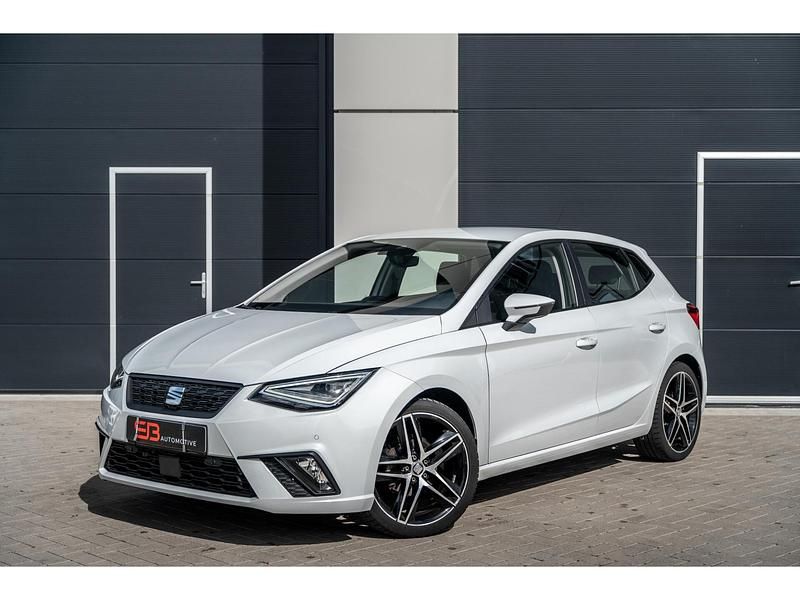 Wit Gebruikt 2022 Seat Ibiza FR Hatchback | € 17.250 (Goede deal) - Afbeelding 1/4