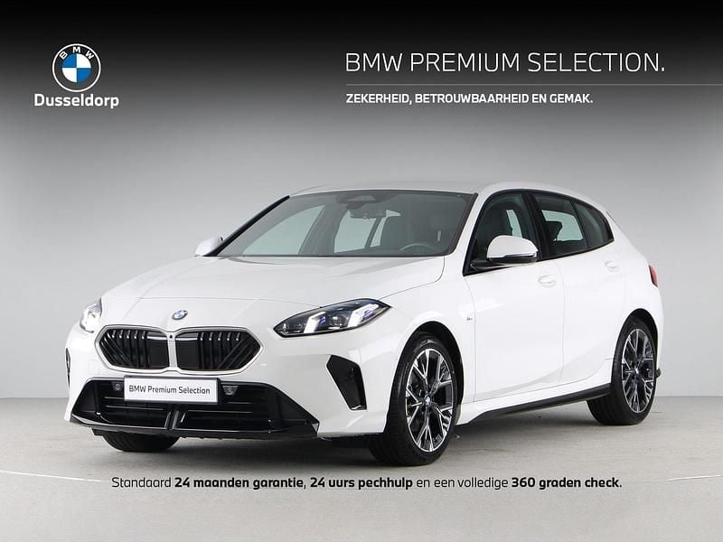 Wit Occasion 2024 BMW 120 M Sport Hatchback | € 32.950 (Goede deal) - Afbeelding 1/4