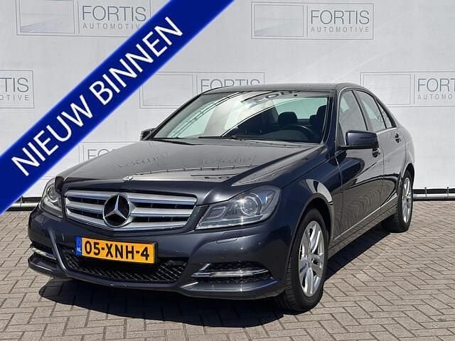 Grijs Gebruikt 2012 Mercedes C180 Avantgarde Sedan | € 12.900 (Eerlijke prijs) - Afbeelding 1/4