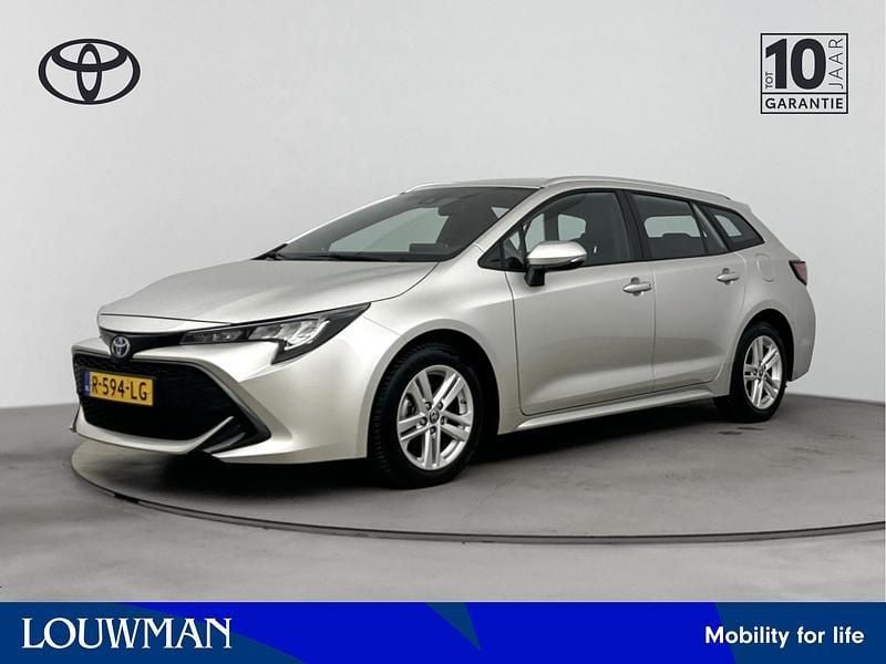 Grijs, metallic lak Gebruikt 2022 Toyota Corolla Active Stationwagen | € 24.945 (Eerlijke prijs) - Afbeelding 1/3