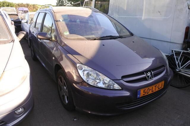 Paars Gebruikt 2003 Peugeot 307 Stationwagen | € 595 (Eerlijke prijs) - Afbeelding 1/4