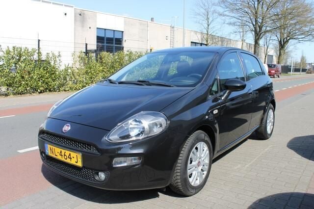 Occasion Fiat Punto Lounge 99 PK (72 kW) 2017 Zwart Hatchback