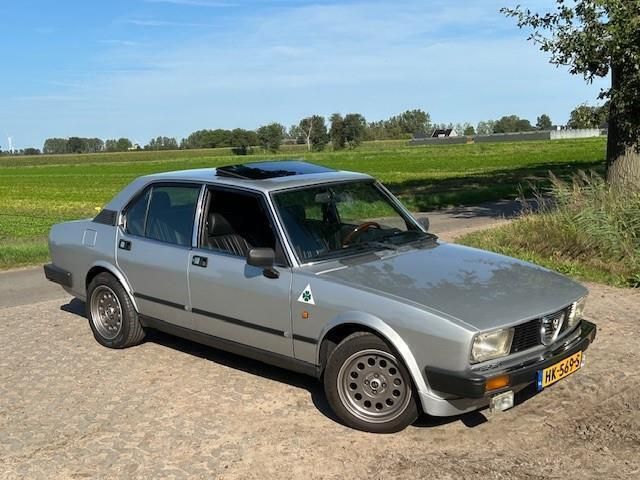 Grijs Gebruikt 1982 Alfa Romeo Alfetta Sedan | € 15.950 - Afbeelding 1/4
