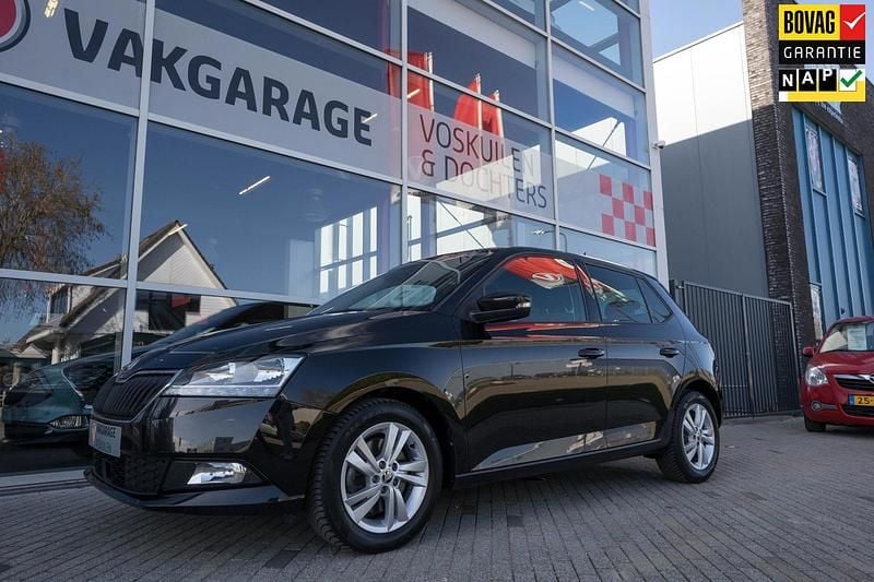 Zwart Gebruikt 2021 Skoda Fabia Ambition Hatchback | € 17.850 (Eerlijke prijs) - Afbeelding 1/4