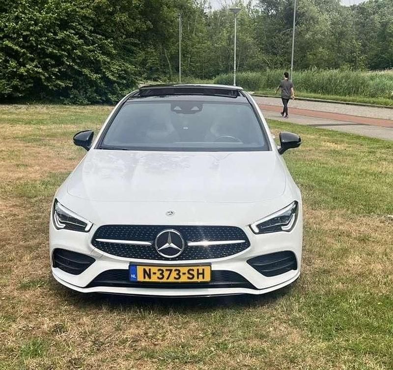 Wit Gebruikt 2022 Mercedes CLA200 Business Sedan | € 37.500 (Duur) - Afbeelding 1/4