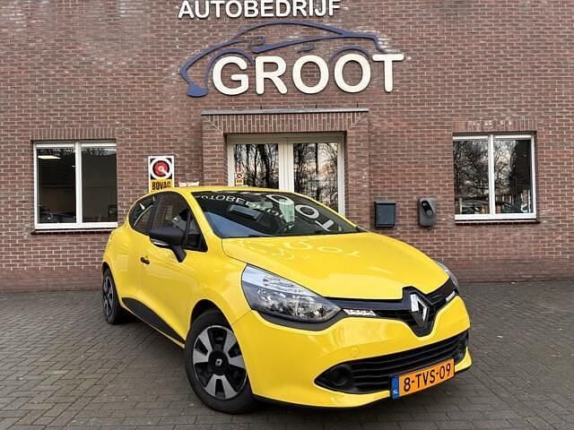 Geel Occasion 2014 Renault Clio IV Authentique Hatchback | € 5.750 (Eerlijke prijs) - Afbeelding 1/4