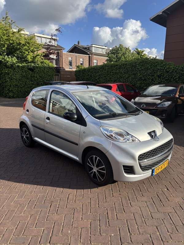 Grijs Gebruikt 2010 Peugeot 107 Hatchback | € 3.490 (Eerlijke prijs) - Afbeelding 1/4