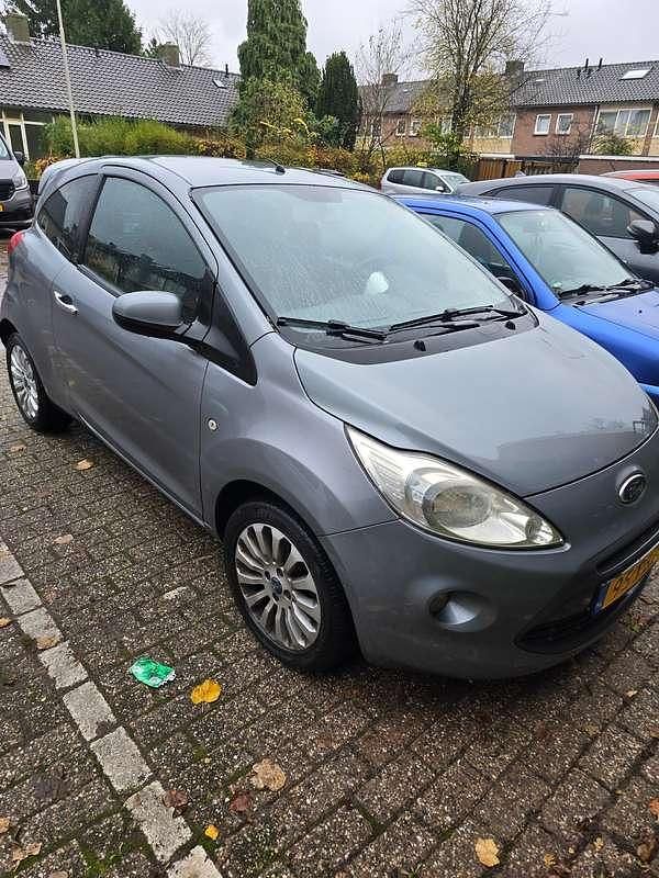 Grijs Gebruikt 2011 Ford Ka Titanium X MPV | € 2.500 (Goede deal) - Afbeelding 1/4