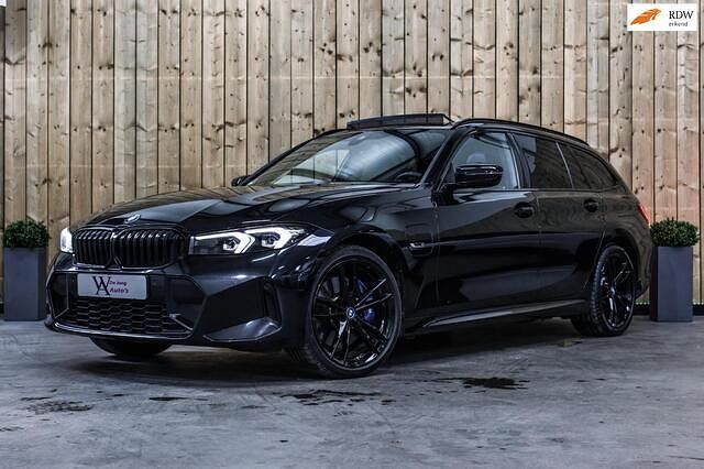 Zwart Occasion 2022 BMW 330 M Sport Stationwagen | € 35.950 (Eerlijke prijs) - Afbeelding 1/4