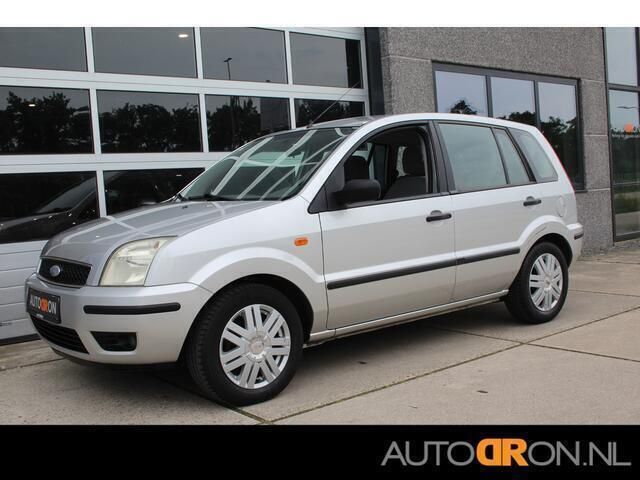 Grijs Gebruikt 2003 Ford Fusion MPV | € 1.995 (Eerlijke prijs) - Afbeelding 1/3
