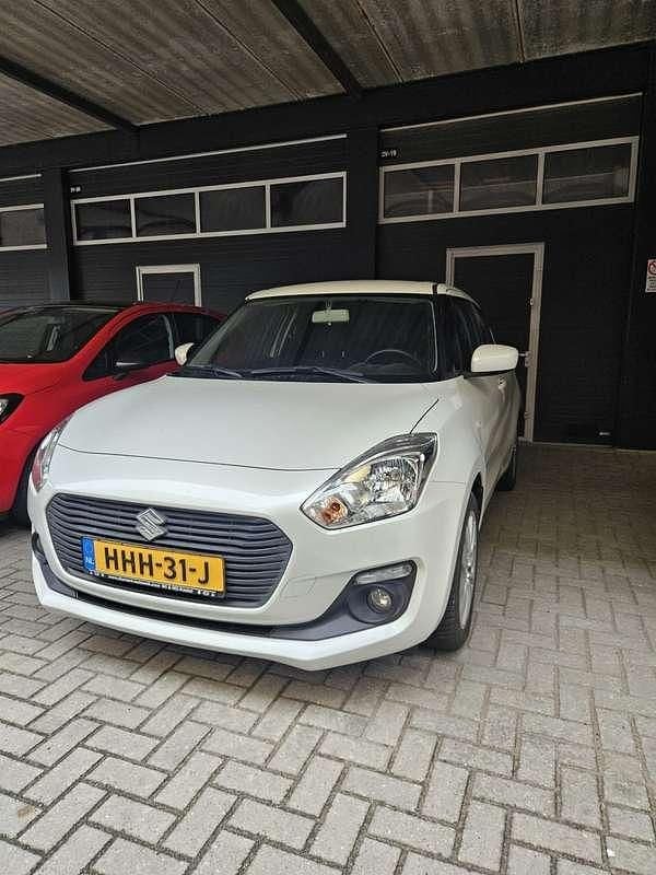 Wit Gebruikt 2019 Suzuki Swift Hatchback | € 11.999 (Goede deal) - Afbeelding 1/4