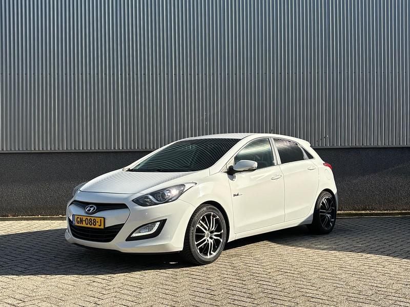 Wit Gebruikt 2015 Hyundai i30 Hatchback | € 10.935 (Eerlijke prijs) - Afbeelding 1/4