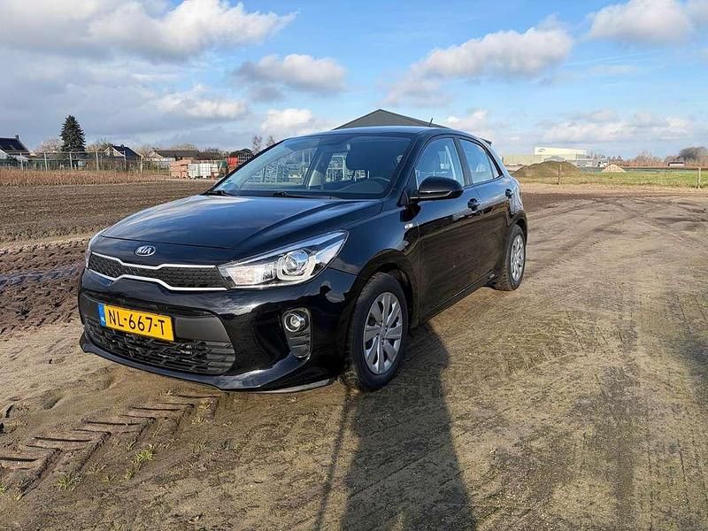Zwart Occasion 2017 Kia Rio Hatchback | € 9.000 (Eerlijke prijs) - Afbeelding 1/4