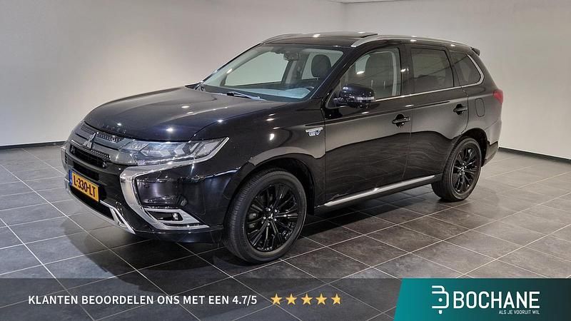 Zwart Gebruikt 2021 Mitsubishi Outlander P-HEV Intense+ SUV | € 27.945 (Iets duurder) - Afbeelding 1/4